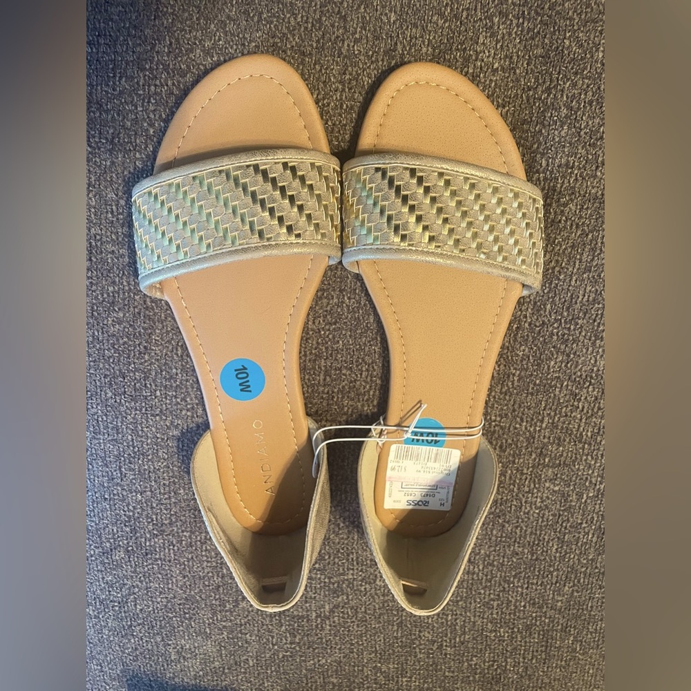 NWT Wide width sandals
